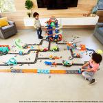 Ultimativer Garagenangriff des T-Rex-Roboters, inklusive 2 Autos, Hot Wheels