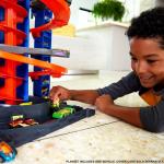 Hot Wheels, City Mega Garage, Twist Playset con Ascensore a Spirale e Oltre 60 Posti Auto, Include 1 Macchinina, GTT95