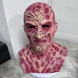 Freddy Krueger Maschera Horror Full-Face Rossa – Lattice con Cicatrici & Tatuaggi Realistici