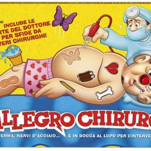 L'Allegro Chirurgo, Hasbro, diventa un medico e cura il paziente