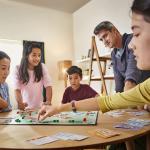 Monopoly Classico, gioco da tavolo per famiglie e bambini dagli 8 anni in su