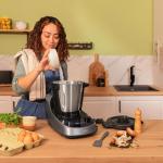 Robot da cucina multifunzione Mambo Touch 1600 W, 37 funzioni, touch TFT, ricettario integrato, 3.3 litri, APP, bilancia e caraffa in acciaio inox