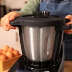 Robot da cucina multifunzione Mambo Touch 1600 W, 37 funzioni, touch TFT, ricettario integrato, 3.3 litri, APP, bilancia e caraffa in acciaio inox