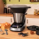 Robot da cucina multifunzione Mambo Touch 1600 W, 37 funzioni, touch TFT, ricettario integrato, 3.3 litri, APP, bilancia e caraffa in acciaio inox