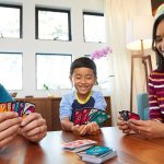 UNO FLIP! Il mitico gioco di carte per tutta la famiglia, in nuova elettrizzante variante, con il mazzo fronte retro e una carta speciale FLIP